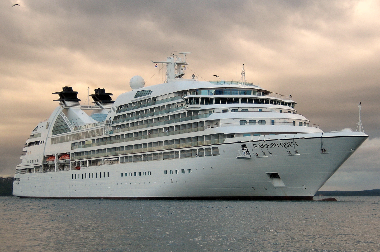 seabourn_quest-9483126-passengers_ship-8-174360