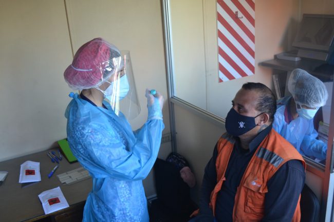 Realizando PCR a Trabajadores