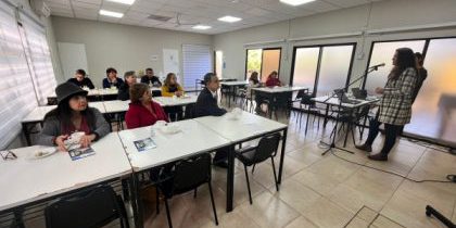 Puerto-de-Antofagasta-capacita-a-lideres-vecinales-en-gestion-y-logistica-portuaria-1-e1661538644236-420×315