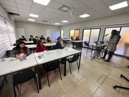 Puerto-de-Antofagasta-capacita-a-lideres-vecinales-en-gestion-y-logistica-portuaria-1-e1661538644236-420×315